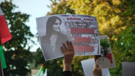 manifestazione Teheran per Mahsa Amini (foto unsplash.com)