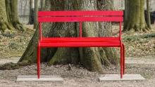 panchina rossa (@wirestock per freepik.com)